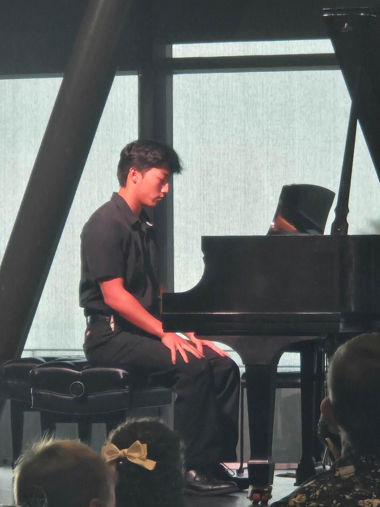 A person sitting at a piano

AI-generated content may be incorrect.
