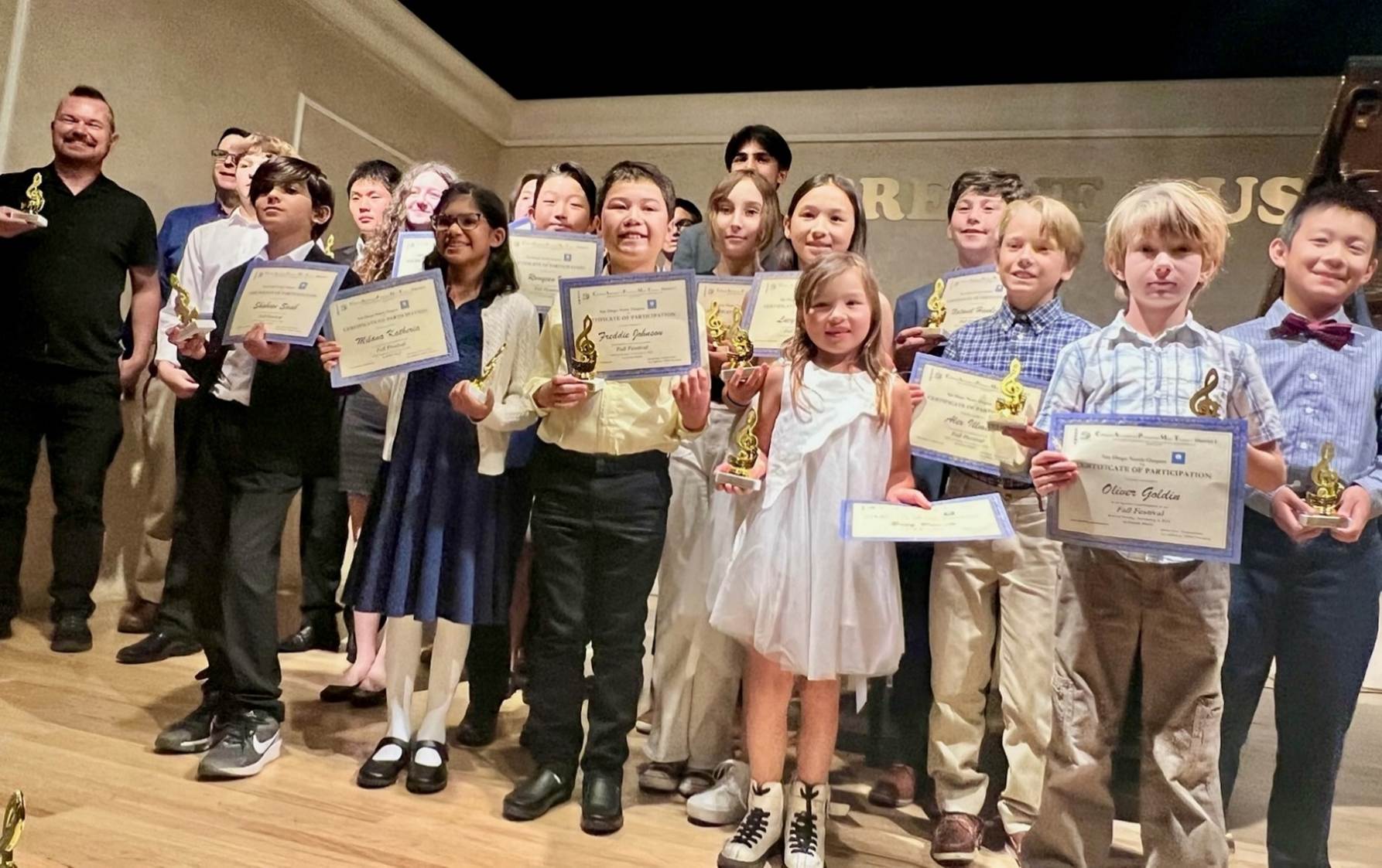 A group of children holding certificates

Description automatically generated